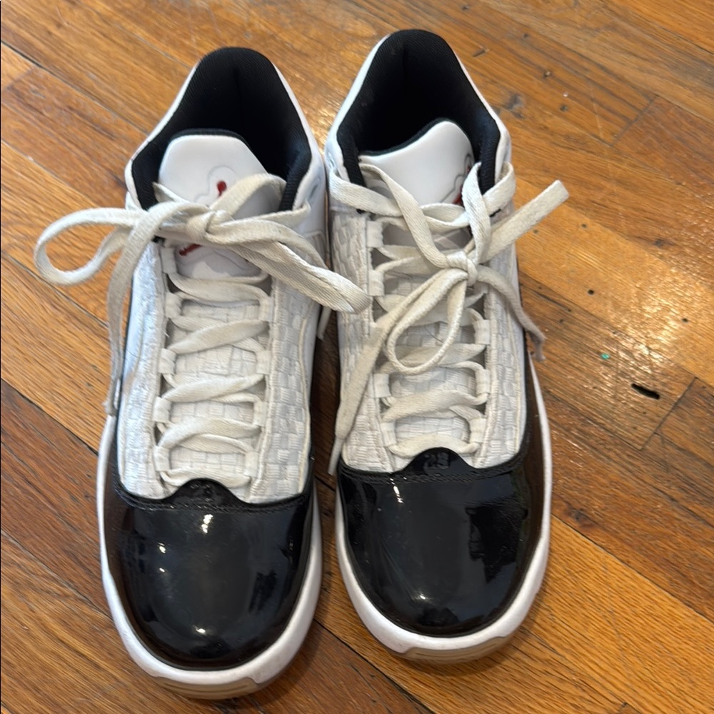 Jordan Women's Sneakers Black and White